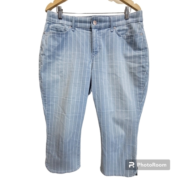 Gloria Vanderbilt Size 12 Cotton Blend Blue White Stripes Capri Jeans Summer - Picture 1 of 6